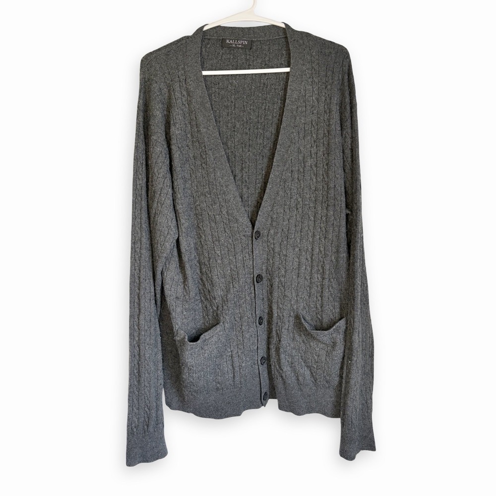 🎉 4 Items/$15 🎉Gray Cable-Knit V-Neck Cardigan